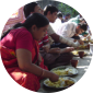 Repas dans une communauté en Inde