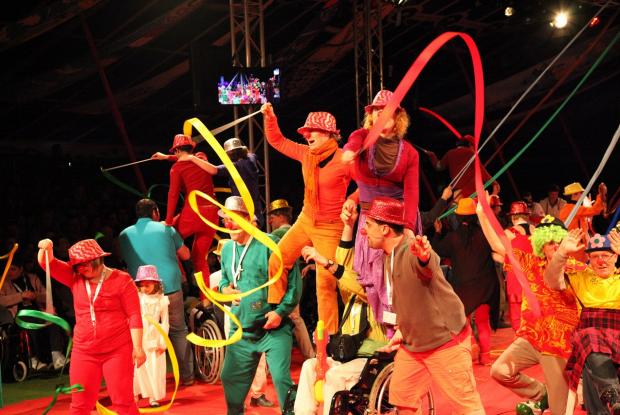 Ambiance survoltée avec la troupe de cirque de L'Arche à Beauvais.   ©Charlotte Dubois